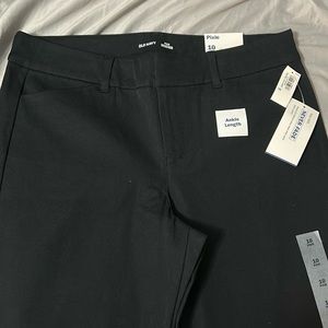 NWT - Ankle Pixie Pants - Size 10 - Black